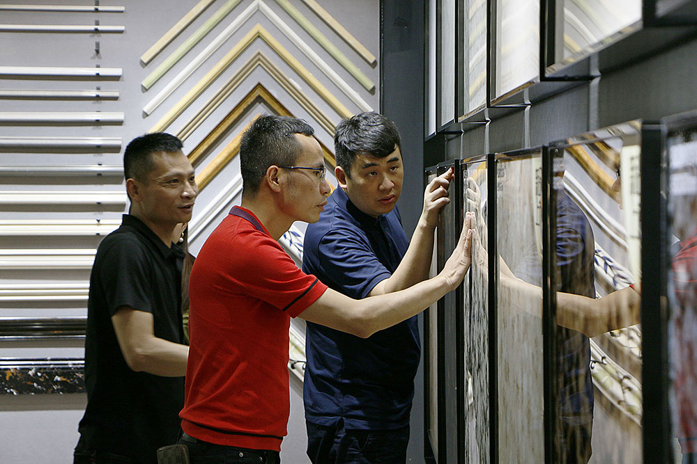 设计师被好色先生APP免费下载瓷砖深深吸引